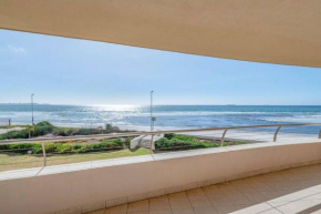 Oceanfront Residence in Lagoon Beach